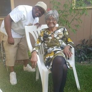 Meet your Posher, Tee